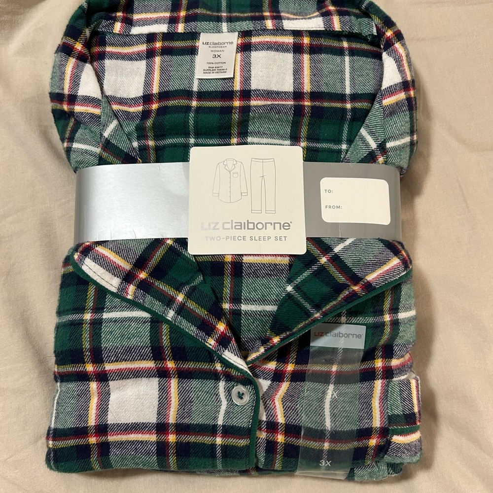 Liz Claiborne Green Plaid Sleep Set